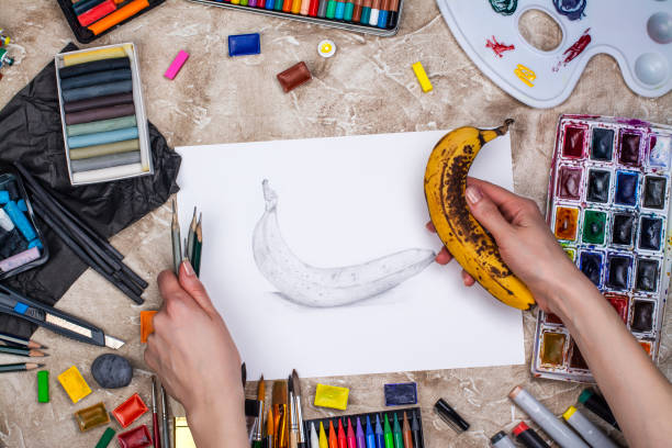 pencil sketch of a banana - drawing sketch artist charcoal drawing imagens e fotografias de stock