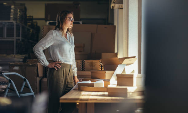 istock Selling online business owner at office 1153863100