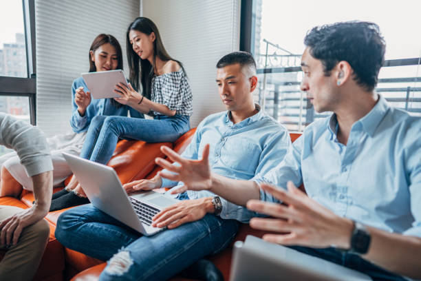 istock Friends doing freelance work at the apartment 1153880093