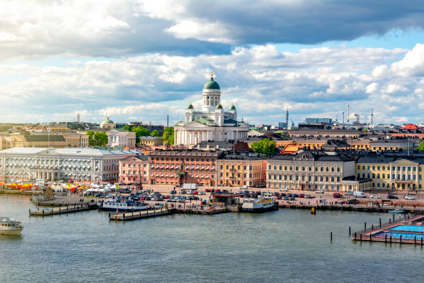 paisaje urbano de helsinki y la catedral de helsinki, finlandia - famous place nordic countries nature outdoors fotografías e imágenes de stock