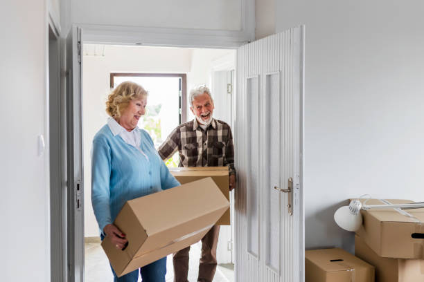 istock Senior couple carrying boxes 1153914057
