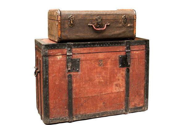 古い木製の胸とスーツケース - trunk luggage old fashioned retro revival ストックフォトと画像