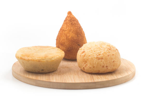 brasilianischer snack. empadinha, cheese brot und chicken coxinha - empada stock-fotos und bilder