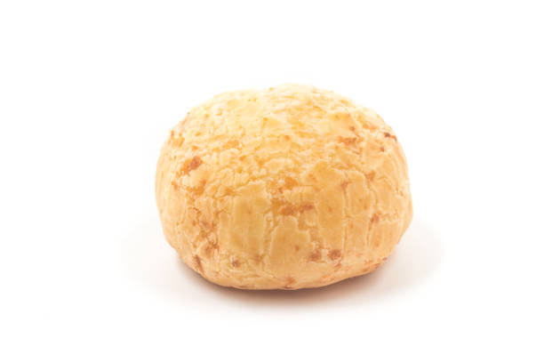 pain au fromage brésilien, snack traditionnel appelé «pao de queijo» au brésil. grande taille. - pao photos et images de collection