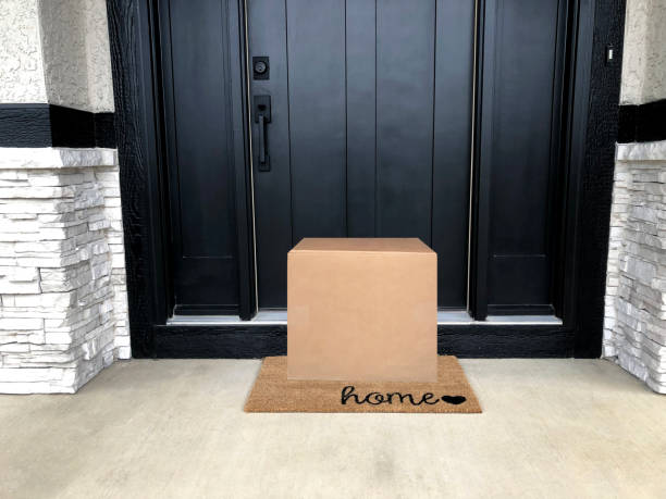 front door package - doormat door christmas holiday imagens e fotografias de stock