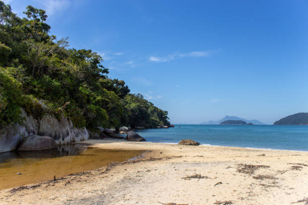 istock Beach with rocks and mountains-Rio de Janeiro-Brazil 1153948039