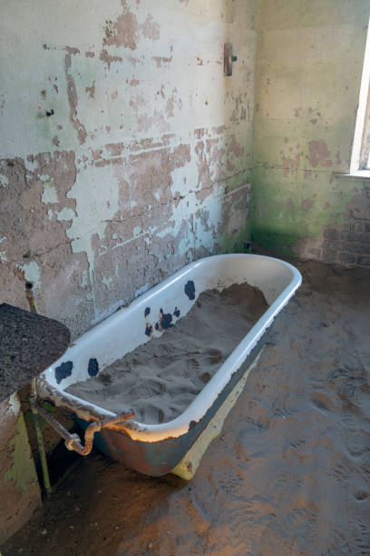 istock Old Tub, Kolmanskop Ghost Town, Namibia 1153952171