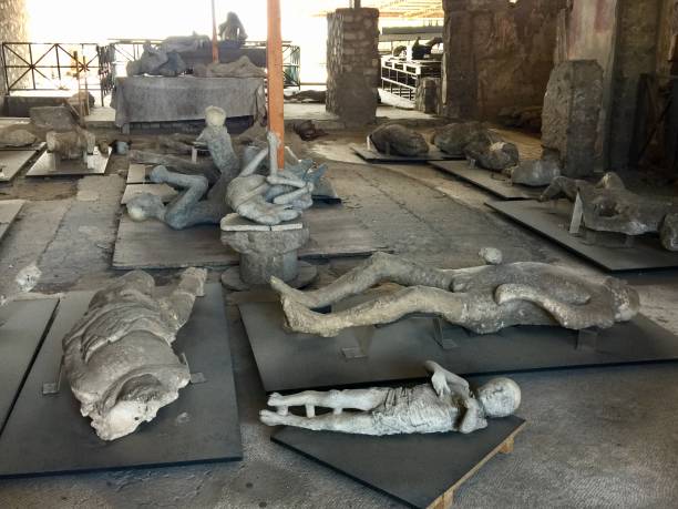 Pompeii victims Concrete casts of the victims of volcanic eruption in the ancient Roman city of Pompeii victims the ruins of pompeii stock pictures, royalty-free photos & images