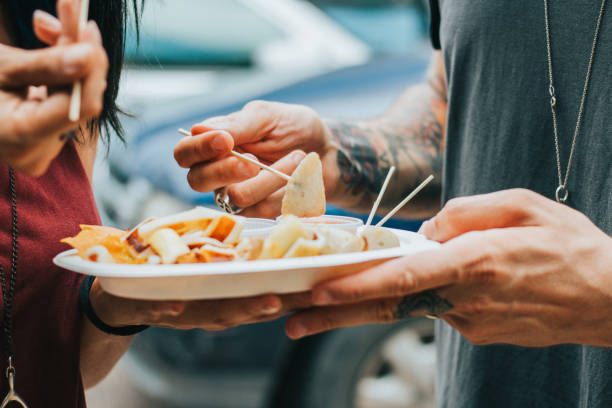 istock Eating streetfood 1154034638