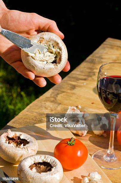 Foto de Cogumelo e mais fotos de stock de Caule - Caule, Cogumelo Comestível, Cortar - Atividade