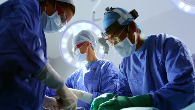 Операция 4 неделя. Определите время: the Surgeon has already performed the Operation. Видео как выполняется операция на сейчас в 2022 году лазером.