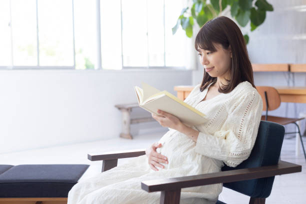 istock Pregnant woman reading a book 1154061988
