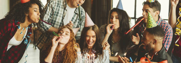 istock Friends birthday party concept 1154066613