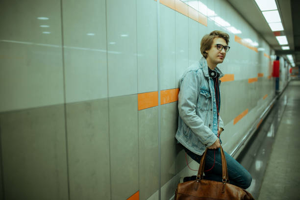 istock Traveler leaving city 1154074568