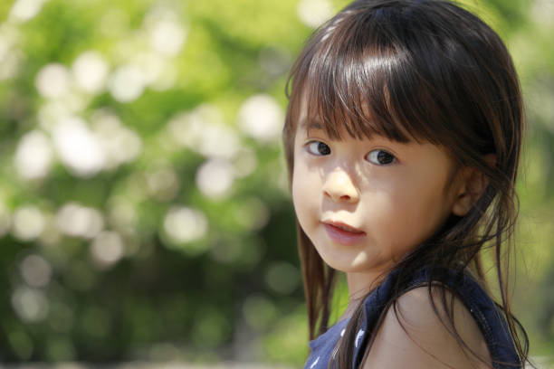 istock Japanese girl in green (4 years old) 1154080549