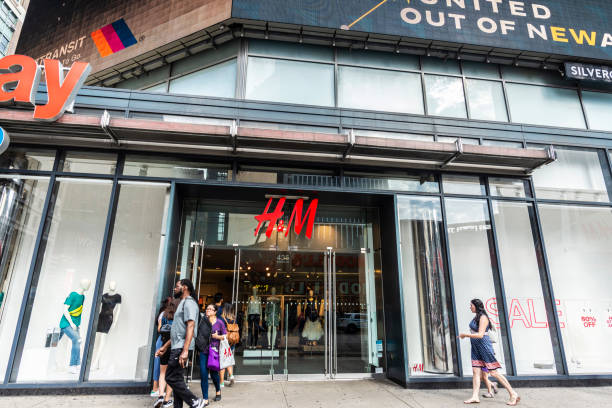 H&M store in New York City, USA New York City, USA - July 31, 2018: H&M clothing store with people around in Manhattan in New York City, USA h and m stock pictures, royalty-free photos & images