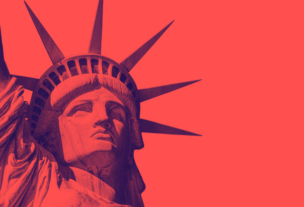 赤いデュオトーン効果を持つ自由の女神の顔の詳細 - usa the americas american culture river ストックフォトと画像
