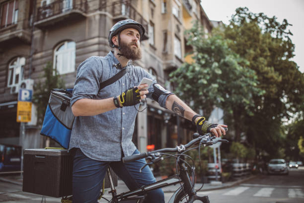 bicycle delivery - bicycle messenger imagens e fotografias de stock