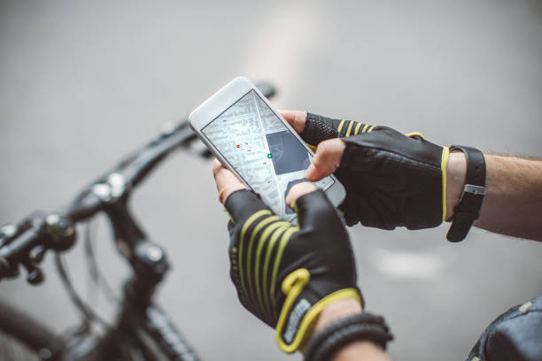 facet dostawy rowerów - city street audio zdjęcia i obrazy z banku zdjęć