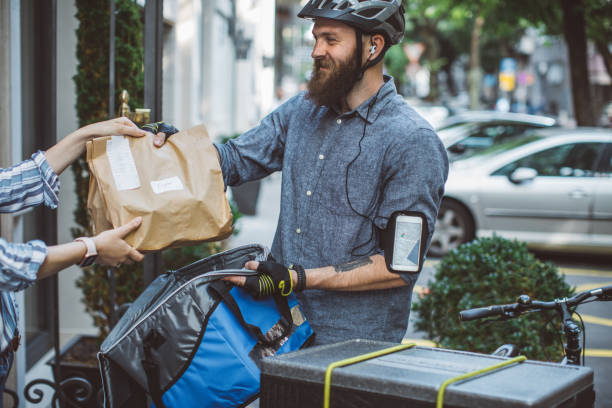 istock Food delivery 1154103425