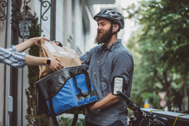 自転車配送 - food and drink industry audio ストックフォトと画像