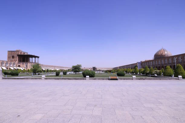 place naqsh-e jahan, ispahan - spirituality famous place isfahan dome photos et images de collection