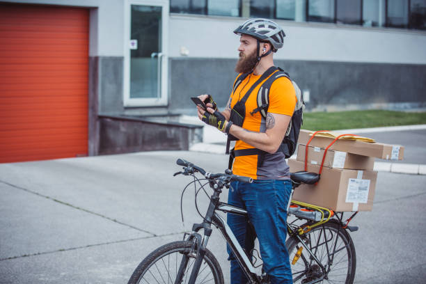 istock Locating delivery address 1154176173