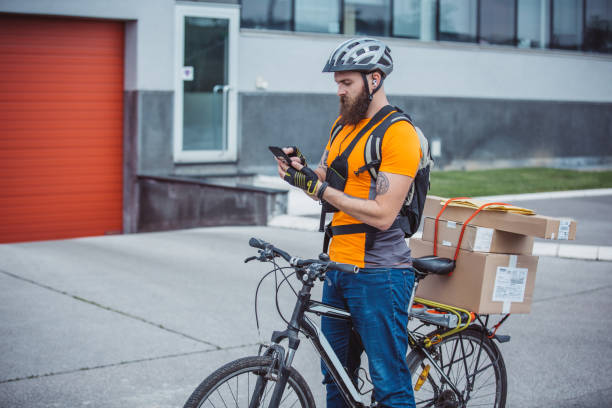 istock Locating delivery address 1154176316