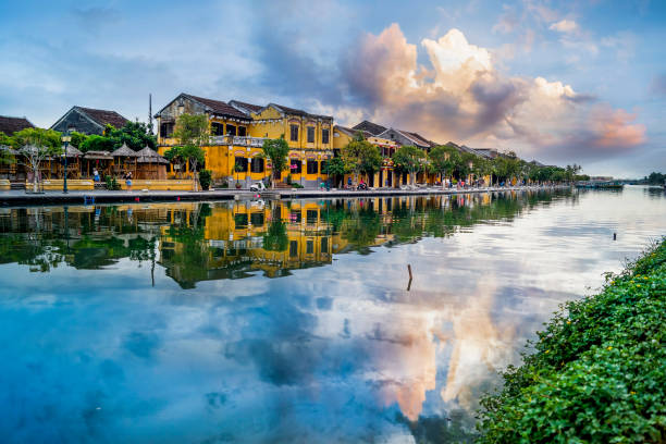 hoi an ancienne ville le matin - hue photos et images de collection