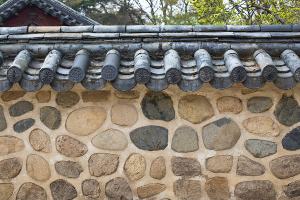 istock Korean style wall with roof decorative 1154302402