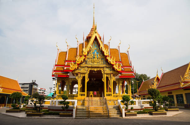 tempio di mahabut, tempio di wat maha but - santuario mae nak, bangkok, thailandia - wat maha that foto e immagini stock