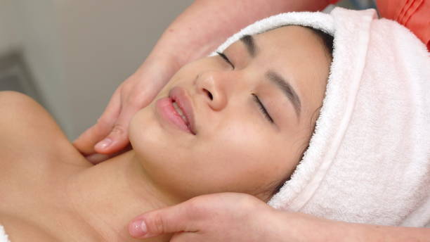istock Masseur massagges woman's neck 1154365838