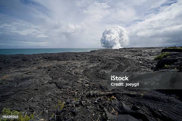 Photo libre de droit de Lava Vue Sur Le Terrain De Vapeur Cloud banque d'images et plus d'images libres de droit de Big Island - Îles Hawaï - Big Island - Îles Hawaï, Catastrophe naturelle, Champ de lave