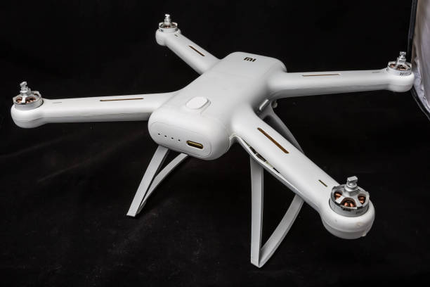 Puede ser calculado postura flotador Broken White Xiaomi Mi Drone 4k After A Fall On A Black Background Damaged  Body And Motor Stock Photo - Download Image Now - iStock