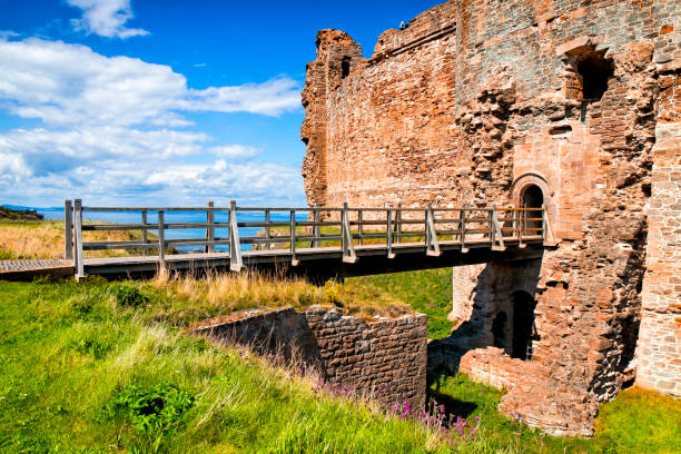 Tantallon Castle, Scotland, UK North Berwick, East Lothian, Scotland - May 11, 2019: View of the front of Tantallon Castle with wooden footbridge over the moat ditch to the entrance door, North Berwick, Scotland. Tantallon Castle is a semi-ruined cliff-top fortress dating to the mid-14th century north berwick scotland east lothian castle scotland stock pictures, royalty-free photos & images