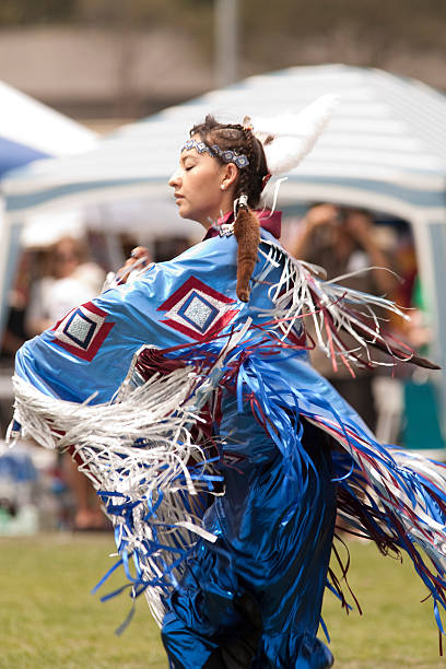 американский индийский на pow wow - lakota стоковые фото и изображения