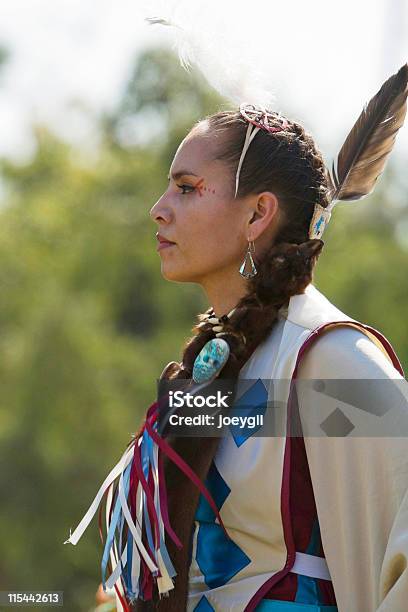 Pow Wow Foto de stock y más banco de imágenes de Lakota - Lakota, Cultura indioamericana, Adulto