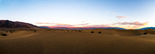 istock Panoramas of sand dunes 1154429254