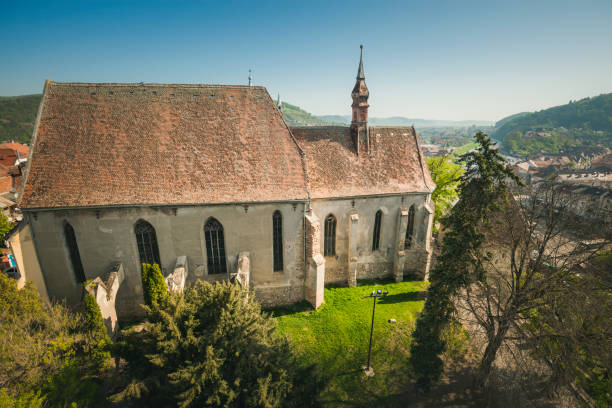 monastery church in sighisoara - sighisoara romania sunlight day imagens e fotografias de stock