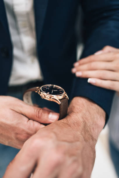istock Middle age couple in jewelry store 1154434623