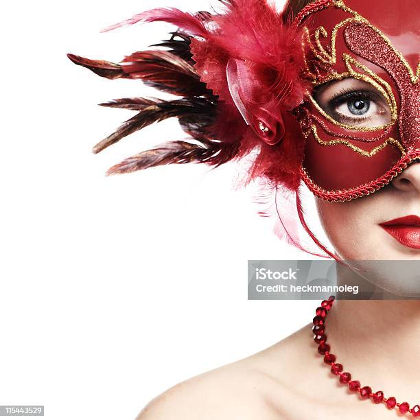 La Bellissima Giovane Donna In Una Maschera Veneziana Rossa - Fotografie stock e altre immagini di Close-up