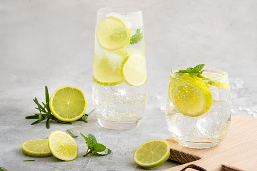 Gin and tonic with lemon and mint and a knife