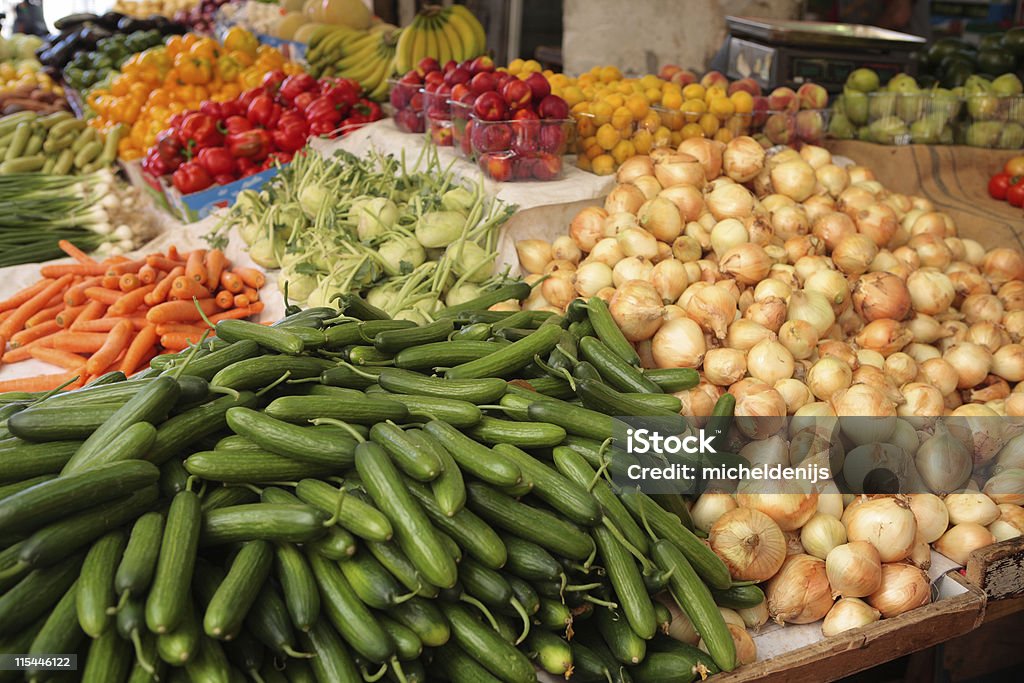 Mercado de rua de legumes e frutas - Foto de stock de Mercado de Produtos da Fazenda royalty-free