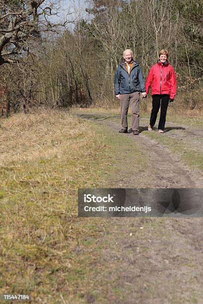 Foto de Caminhada Com As Mãos e mais fotos de stock de 65-69 anos - 65-69 anos, 70 anos, Adulto