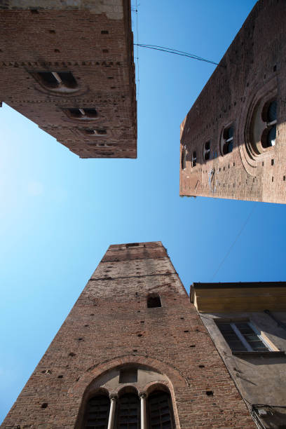 세 개의 타워, 알 벤가 마을의 상징, 리구리아, 이탈리아. - italy albenga liguria tower 뉴스 사진 이미지