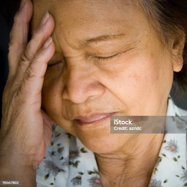 Angustiado Foto de stock y más banco de imágenes de 60-69 años - 60-69 años, 65-69 años, 70-79 años