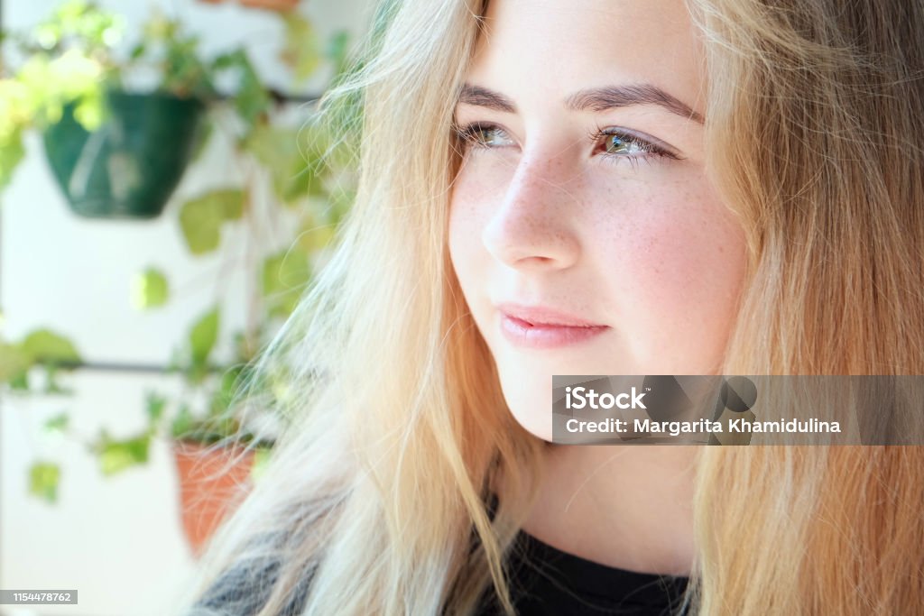 Beautiful Teen Girl With Blond Hair Green Eyes And Freckles Stock Photo -  Download Image Now - iStock