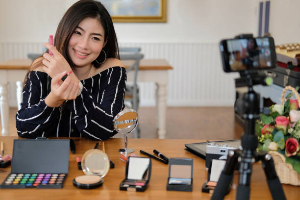 istock beauty blogger live broadcasting cosmetic makeup tutorial on social media. 1154492075
