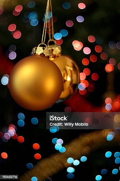 Natal Bolas De Ouro - Fotografias de stock e mais imagens de Alegria - Alegria, Azul, Baile noturno