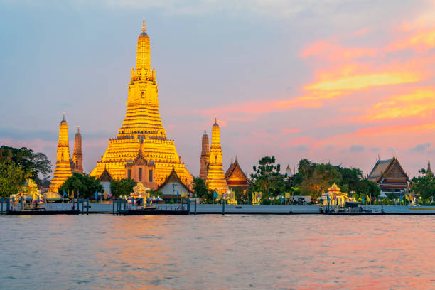 istock Wat Arun Temple at sunset in bangkok Thailand. 1154508662